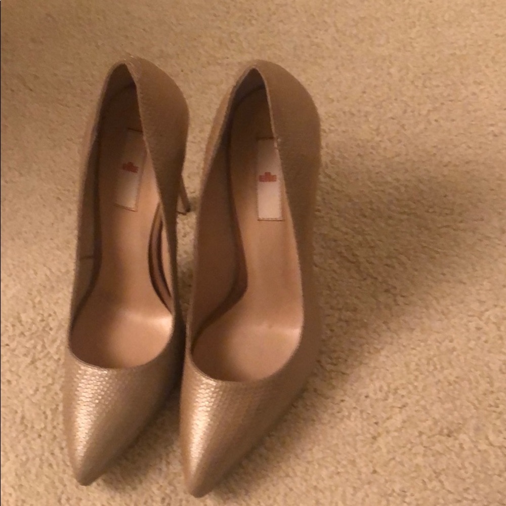 Leather point toe pumps size 39 European/9-9.5 US